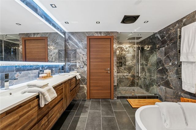 19667 Turnberry Way 8K, Aventura, FL 33180