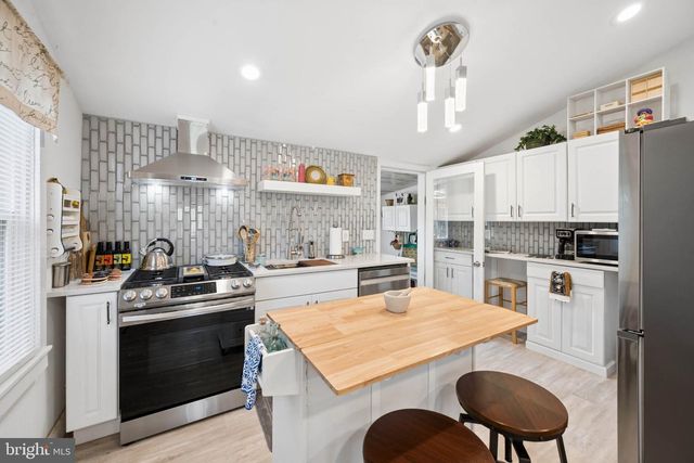3355 FALLS RD, Baltimore, MD 21211