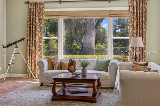 6 Attleboro Pl, Bluffton, SC 29910