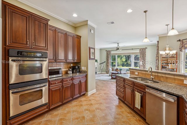 6 Attleboro Pl, Bluffton, SC 29910