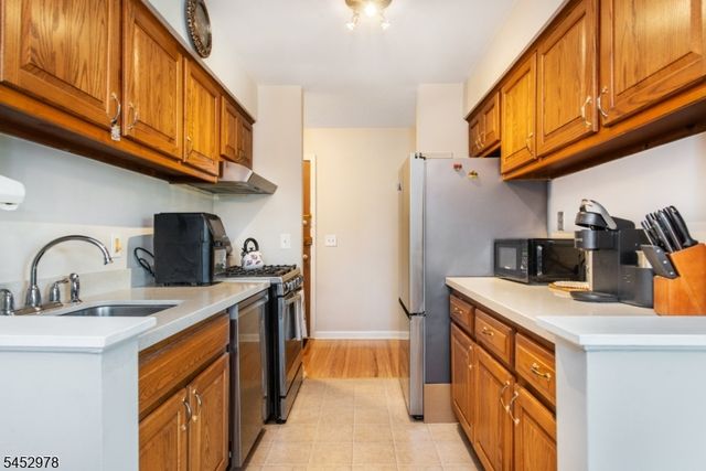 605 Grove St 3, Clifton City, NJ 07013