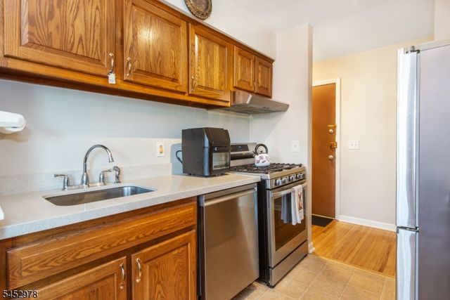 605 Grove St 3, Clifton City, NJ 07013