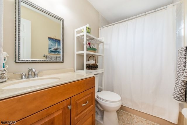 605 Grove St 3, Clifton City, NJ 07013