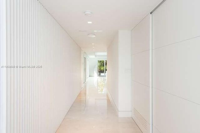 1325 Bay Dr, Miami Beach, FL 33141