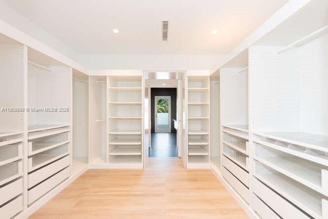 1325 Bay Dr, Miami Beach, FL 33141