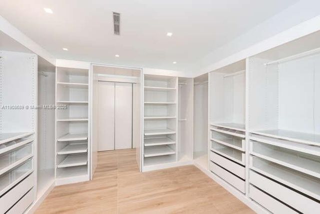 1325 Bay Dr, Miami Beach, FL 33141