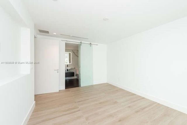 1325 Bay Dr, Miami Beach, FL 33141