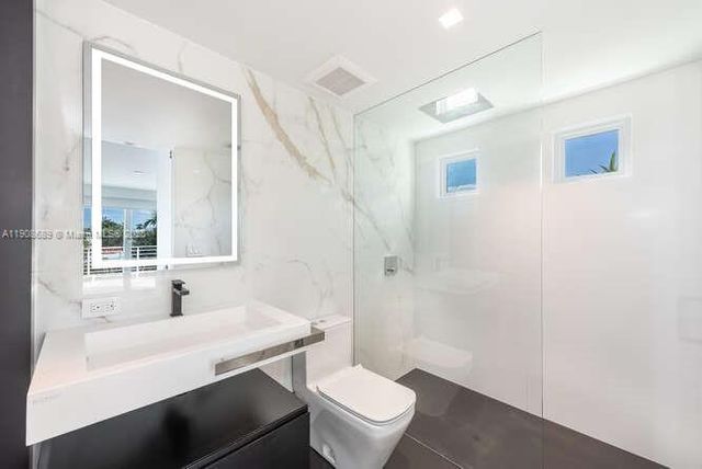 1325 Bay Dr, Miami Beach, FL 33141