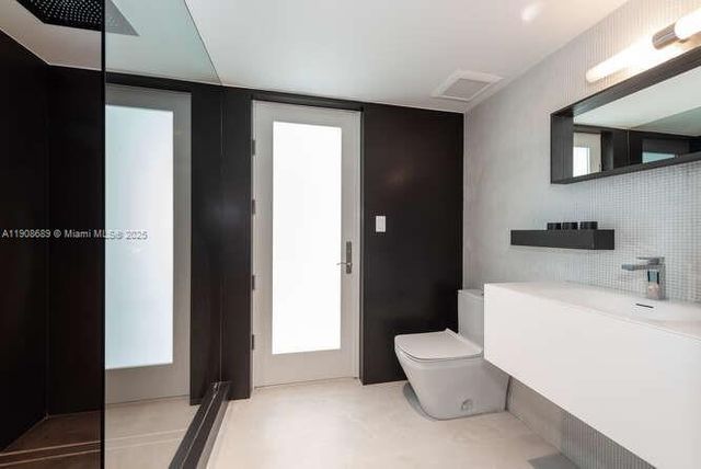 1325 Bay Dr, Miami Beach, FL 33141