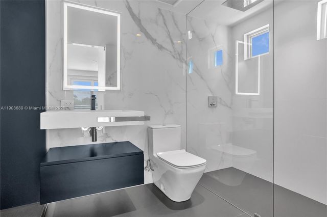 1325 Bay Dr, Miami Beach, FL 33141