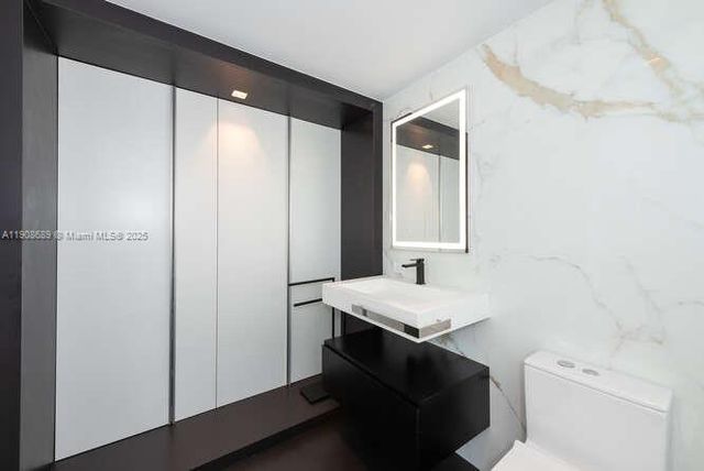 1325 Bay Dr, Miami Beach, FL 33141