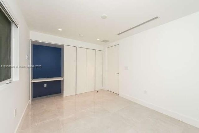 1325 Bay Dr, Miami Beach, FL 33141