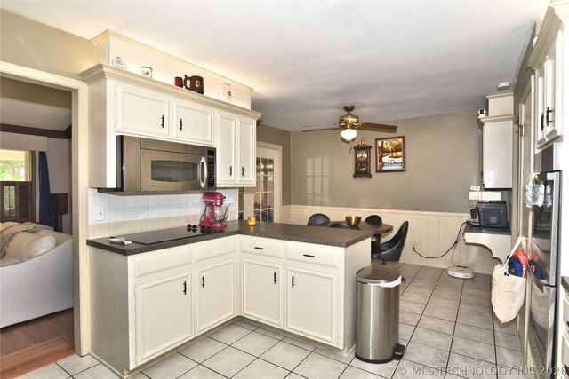 1209 Oakwood Drive, Broken Arrow, OK 74011