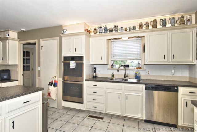 1209 Oakwood Drive, Broken Arrow, OK 74011