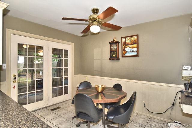 1209 Oakwood Drive, Broken Arrow, OK 74011