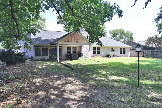 1209 Oakwood Drive, Broken Arrow, OK 74011