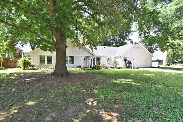 1209 Oakwood Drive, Broken Arrow, OK 74011