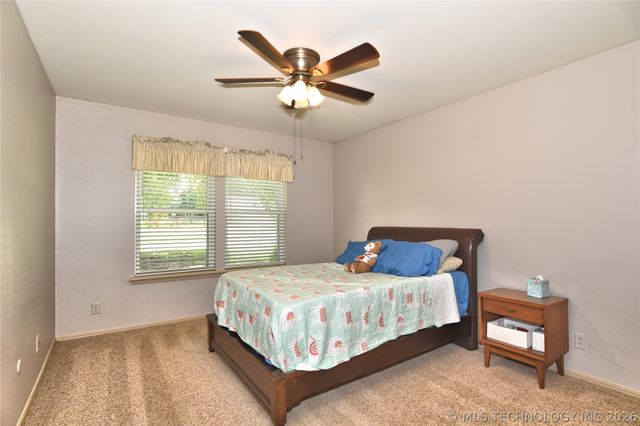 1209 Oakwood Drive, Broken Arrow, OK 74011