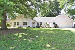 1209 Oakwood Drive, Broken Arrow, OK 74011