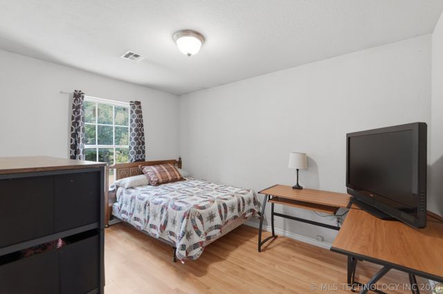 26433 W 41st Street S, Sand Springs, OK 74063
