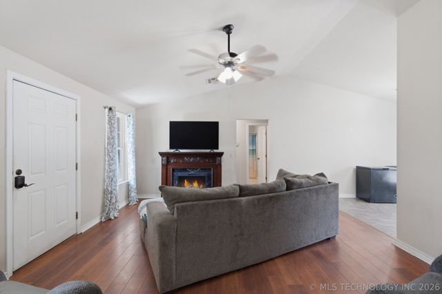 26433 W 41st Street S, Sand Springs, OK 74063