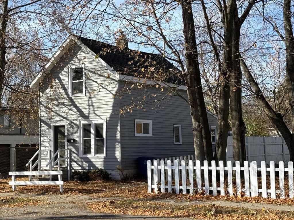 217 MILL STREET, Oshkosh, WI 54901