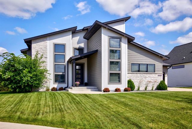 3665 NW 177th Court, Clive, IA 50325