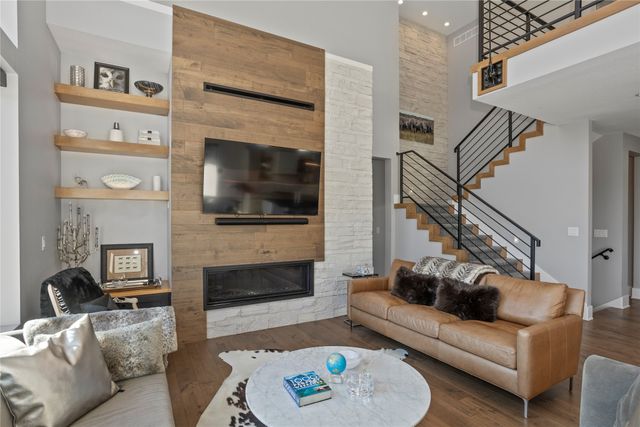 3665 NW 177th Court, Clive, IA 50325