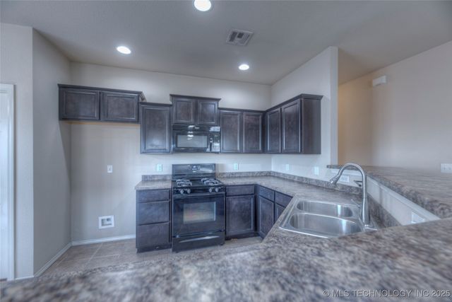 7300 S Gardenia Avenue, Broken Arrow, OK 74011