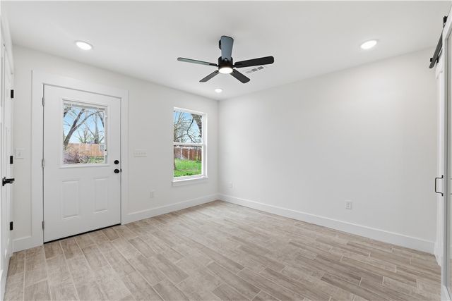 504 4th Ave NE, Gravette, AR 72736