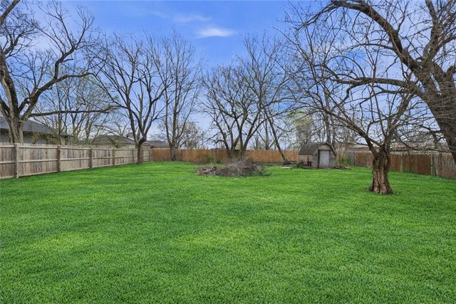 504 4th Ave NE, Gravette, AR 72736