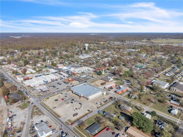 504 4th Ave NE, Gravette, AR 72736