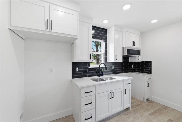 504 4th Ave NE, Gravette, AR 72736