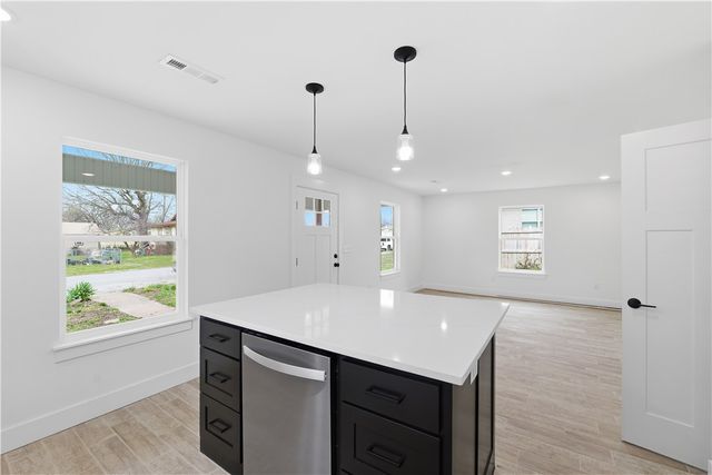 504 4th Ave NE, Gravette, AR 72736