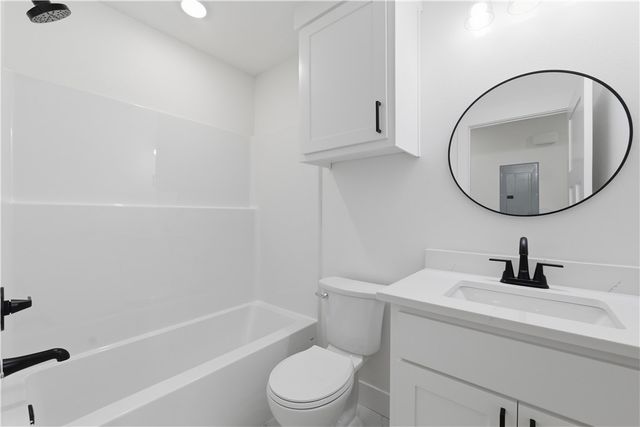 504 4th Ave NE, Gravette, AR 72736