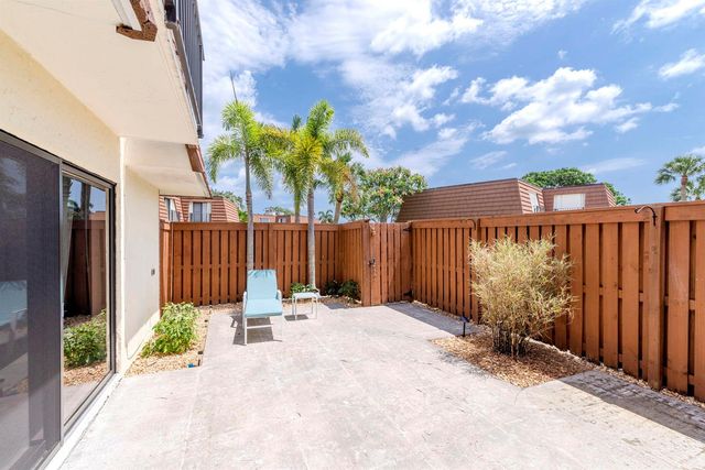 3900 County Line Road 21A, Tequesta, FL 33469