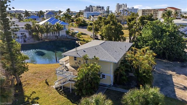 75 Mound RD, Fort Myers Beach, FL 33931