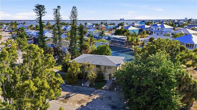 75 Mound RD, Fort Myers Beach, FL 33931