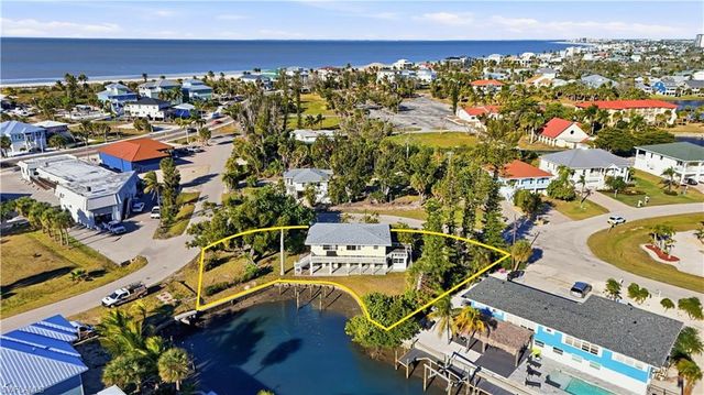 75 Mound RD, Fort Myers Beach, FL 33931