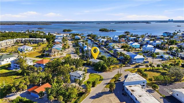 75 Mound RD, Fort Myers Beach, FL 33931