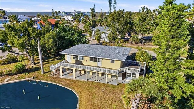75 Mound RD, Fort Myers Beach, FL 33931