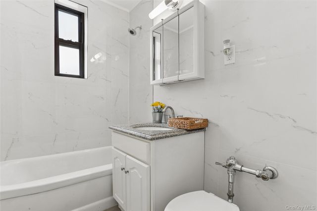 33-04 Junction Blvd 4p, Jackson Heights, NY 11372