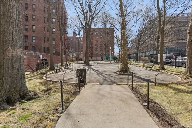 33-04 Junction Blvd 4p, Jackson Heights, NY 11372