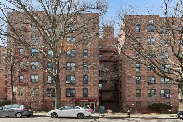 33-04 Junction Blvd 4p, Jackson Heights, NY 11372