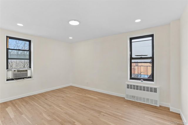 33-04 Junction Blvd 4p, Jackson Heights, NY 11372