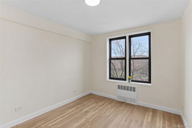 33-04 Junction Blvd 4p, Jackson Heights, NY 11372