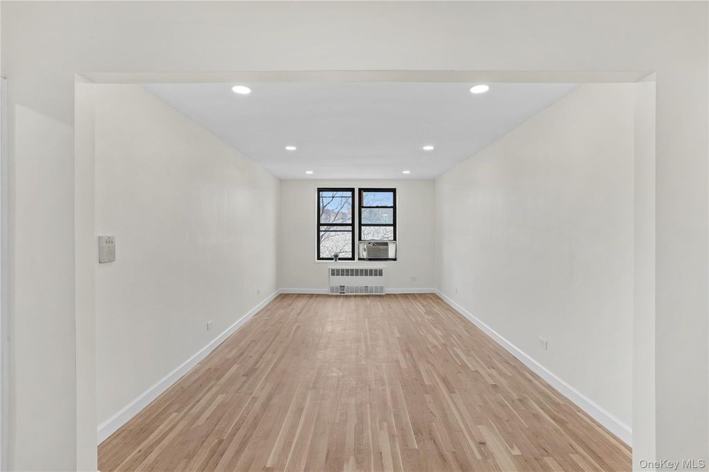 33-04 Junction Blvd 4p, Jackson Heights, NY 11372