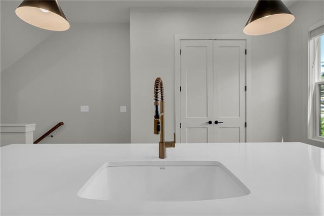 152 Chestnut Circle, Atlanta, GA 30342