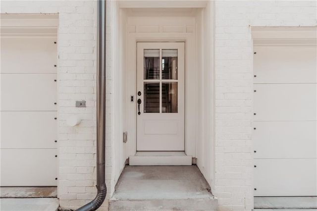 152 Chestnut Circle, Atlanta, GA 30342