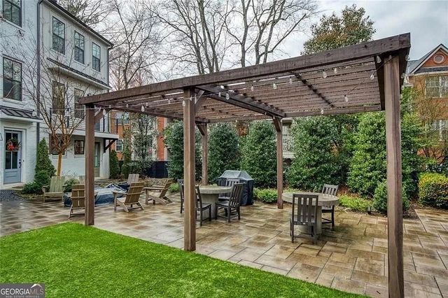 152 Chestnut Circle, Atlanta, GA 30342